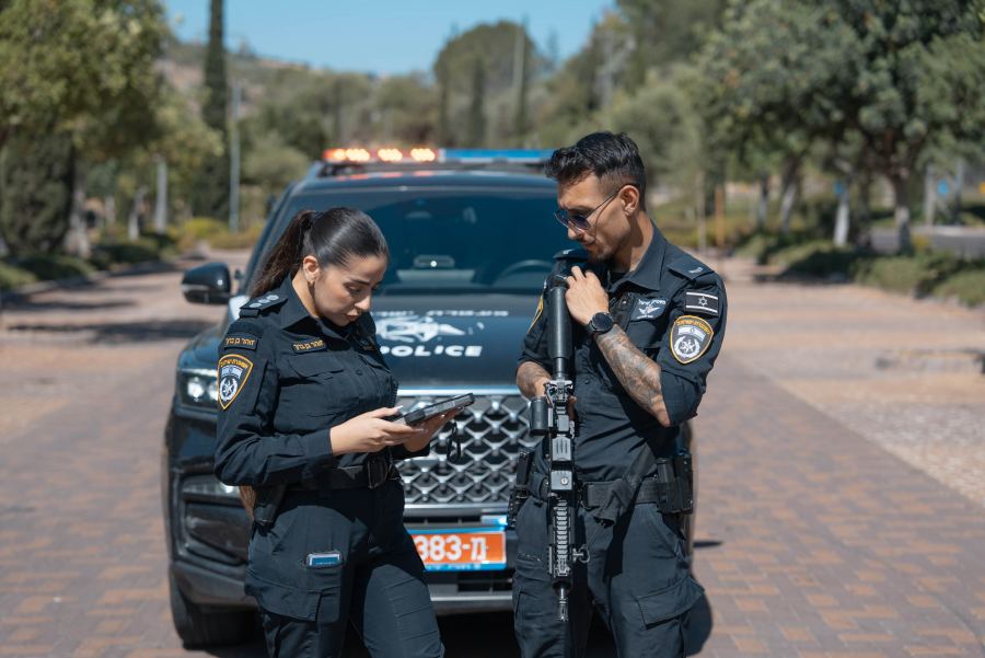 القبض على مشتبه من القدس بسرقة شاحنة وبداخلها بضاعة ثمينة